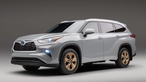 La Highlander Bronze Edition 2022 también viene con ToyotaCare, que cubre el mantenimiento normal programado de fábrica, durante dos años o 25,000 millas.