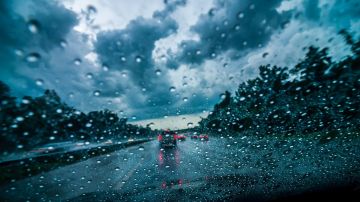 5 consejos para manejar bajo la lluvia, estar seguro y no tener un accidente