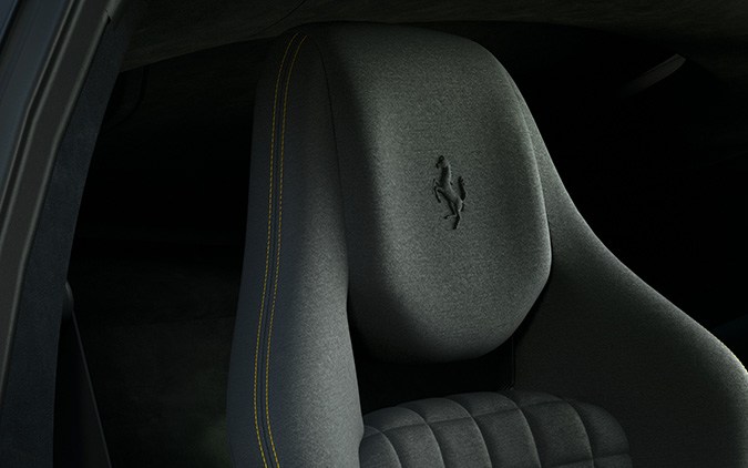 Foto del interior del Ferrari 812 Competizione