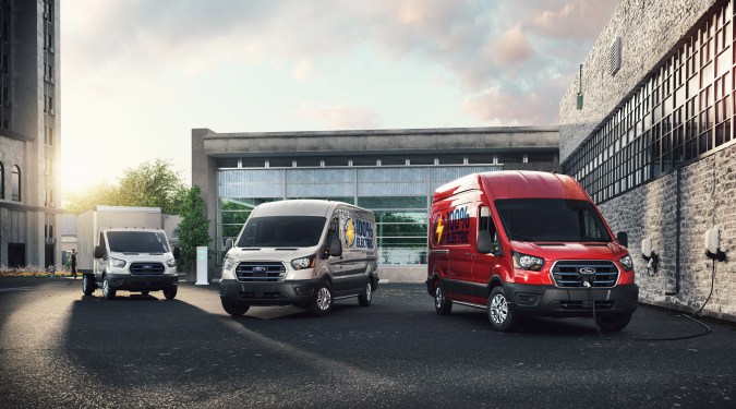 Foto de los distintos modelos de E-Transit de Ford