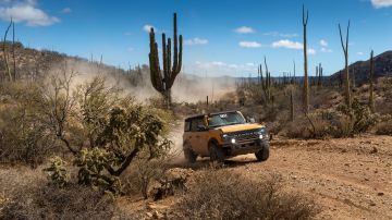 Foto de la Ford Bronco 2021 en pleno desierto de Baja California