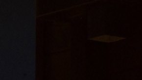 Foto de la F-150 Lightning en una estación de carga doméstica