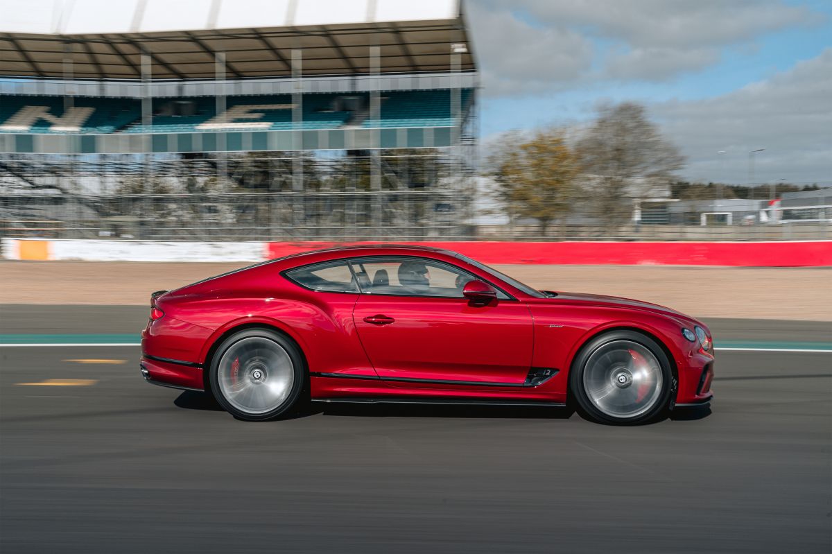 Vista lateral del nuevo Continental GT Speed de Bentley