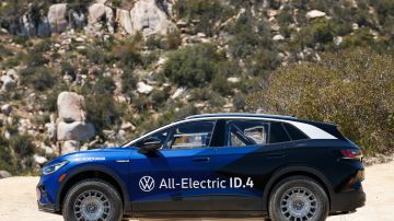 Foto del ID.4 de Volkswagen antes de iniciar su camino en el rally por Baja California