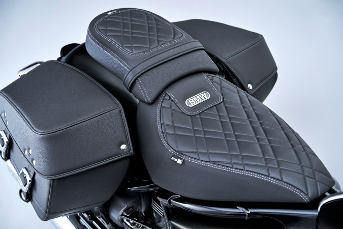 Primer plano del asiento en una Motorrad R18 de BMW
