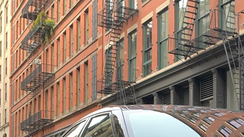 El Polestar 2 en una calle del SoHo de Nueva York.