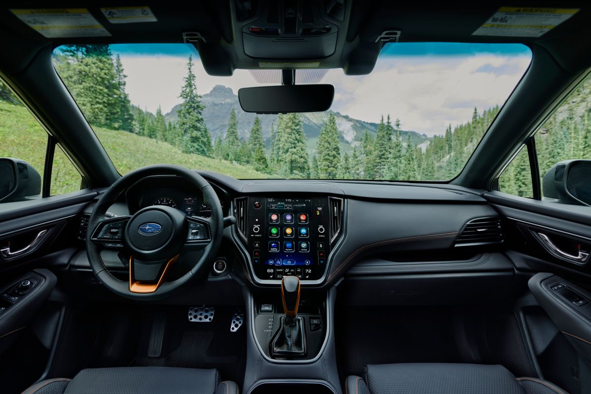 Vista interior del Subaru Outback Wilderness 2022