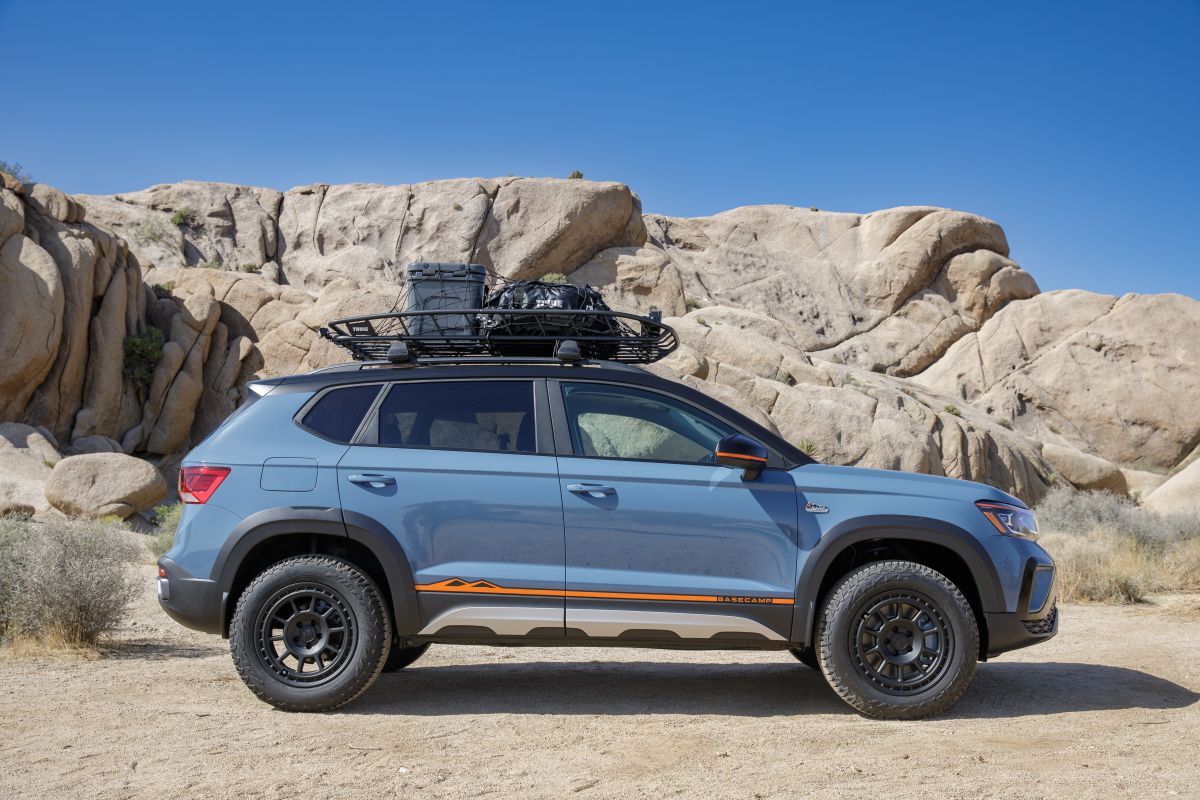 Foto lateral del Volkswagen Taos Basecamp Concept