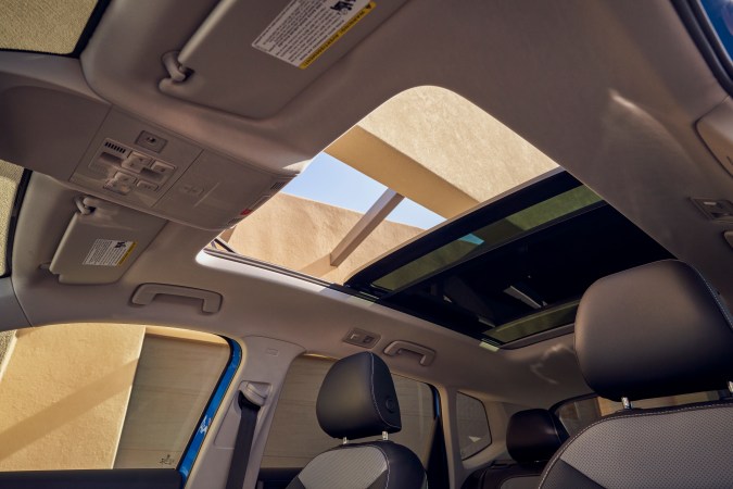 Vista interior del techo del nuevo Taos de Volkswagen