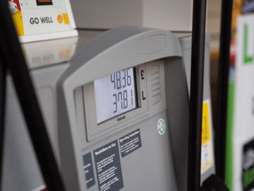 Foto de la pantalla de una estación de servicio de gasolina