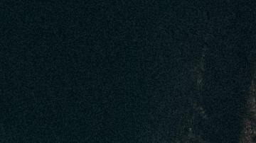 Foto de un mecánico trabajando bajo un auto.