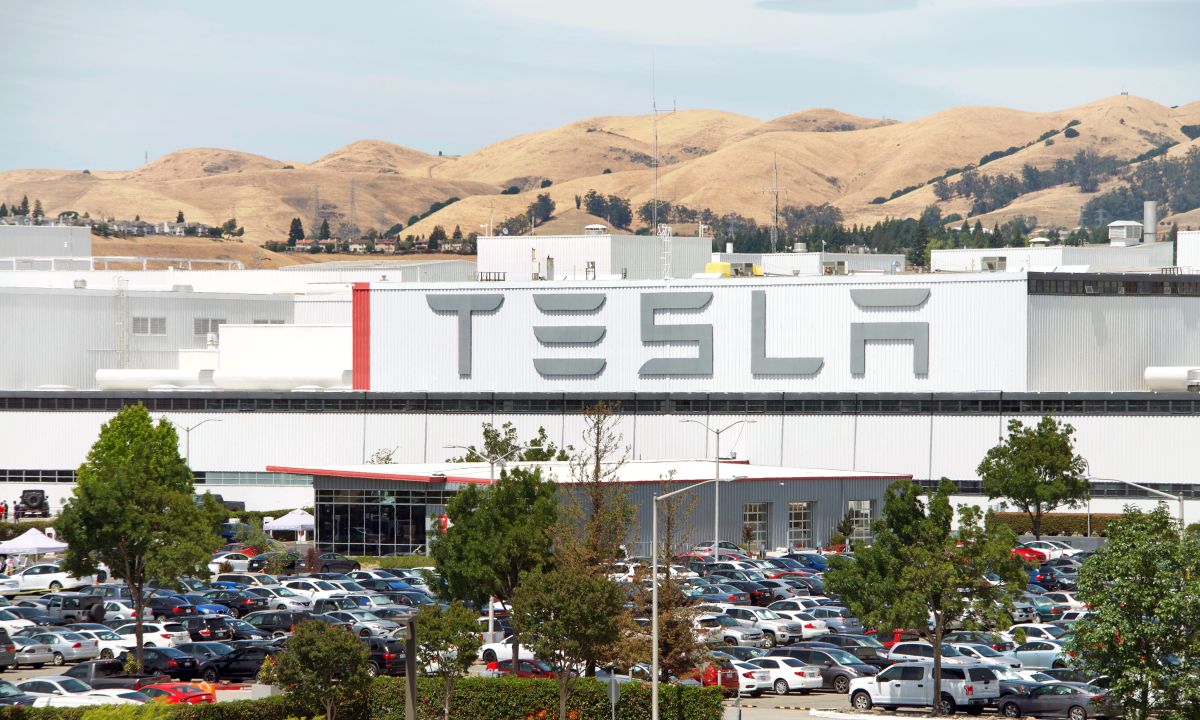 Las unidades se encuentran en una retención de contención por un problema en la cadena de suministro, según informaron fuentes cercanas a Tesla. 