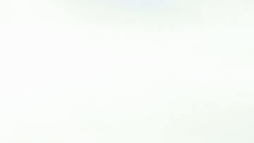 Foto de un auto estacionado frente a una tienda de 7 Eleven