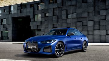 Foto del i4 de BMW en azul