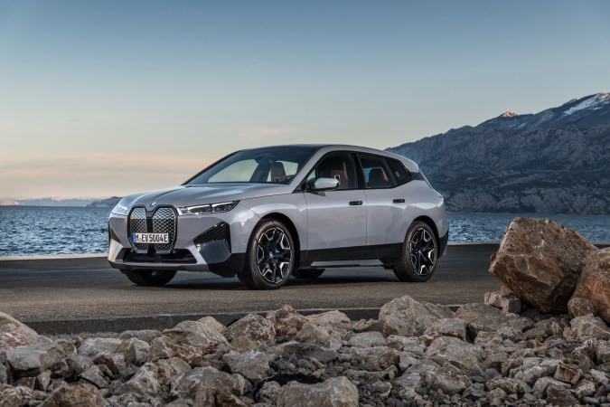 Foto frontal del BMW iX xDrive50 2022