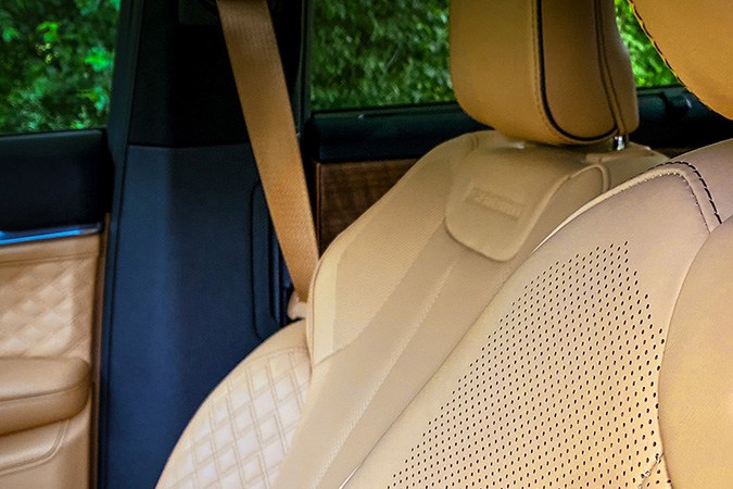 El 2021 Jeep Grand Cherokee L Summit Reserve con acabado interior Tupelo.