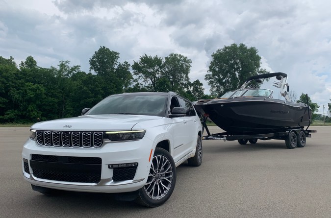 El 2021 Grand Cherokee L puede remolcar hasta 7,200 libras.