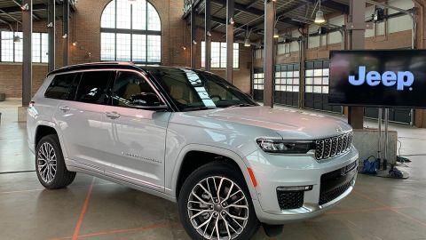 El nuevo Jeep Grand Cherokee L se ensambla en la planta Mack de Detroit.