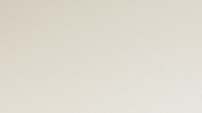 Foto de varios autos Tesla cargándose en cargadores públicos