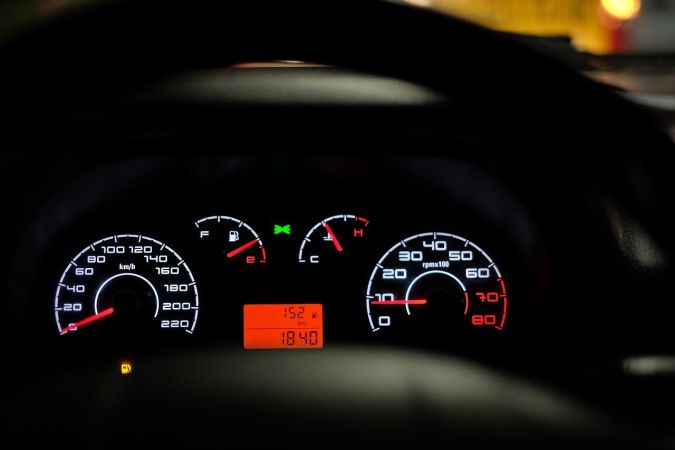 автомобильный спидометр