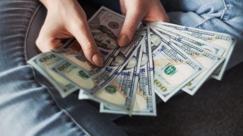 Dinero destinado a automóviles