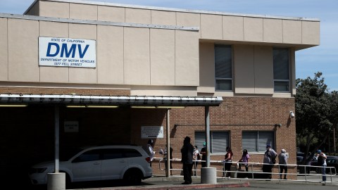 Dar de baja a un auto en el DMV