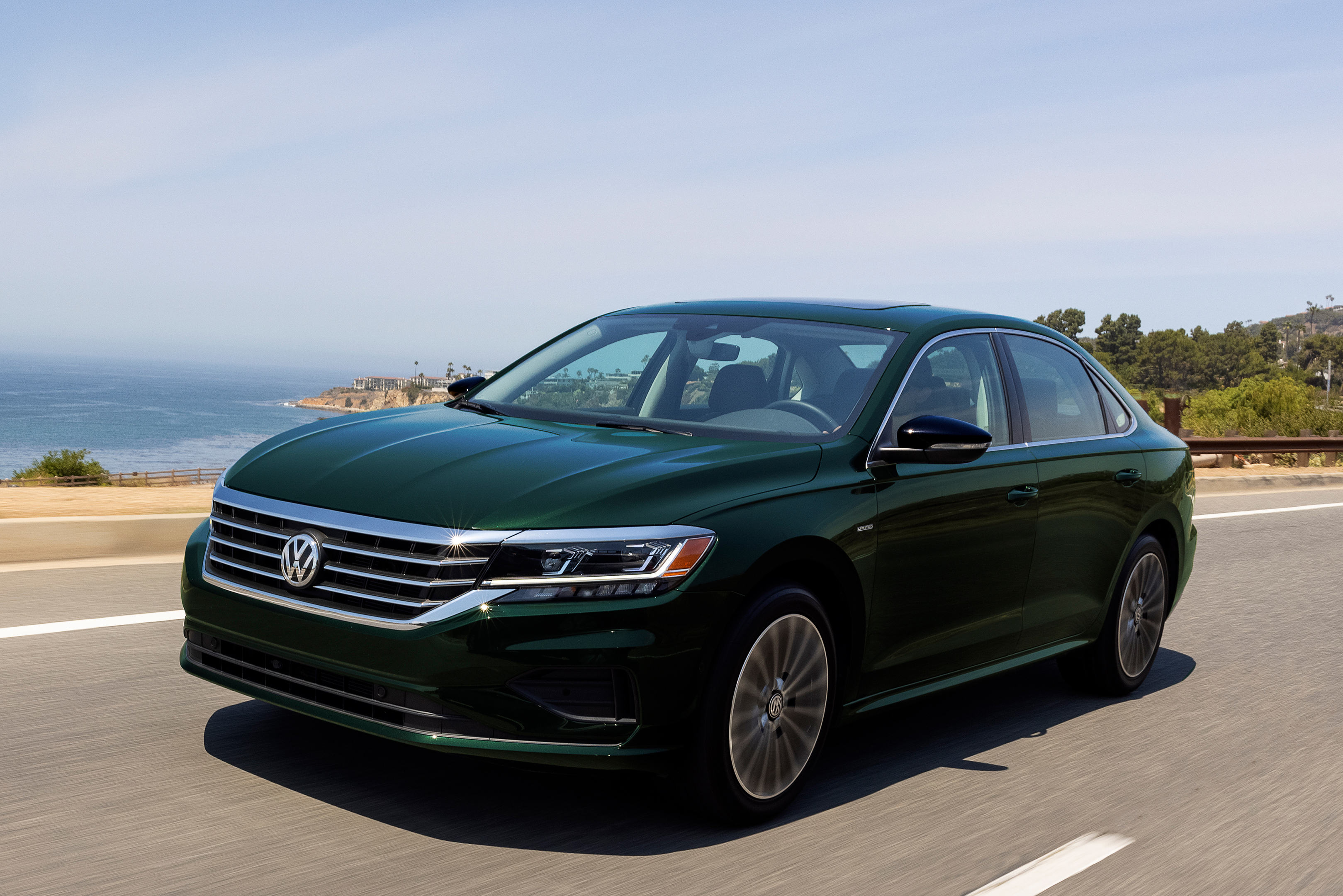 VW Passat 2022 Racing Green Metallic