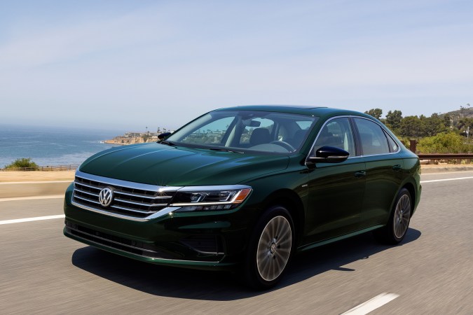 VW Passat 2022 Racing Green Metallic