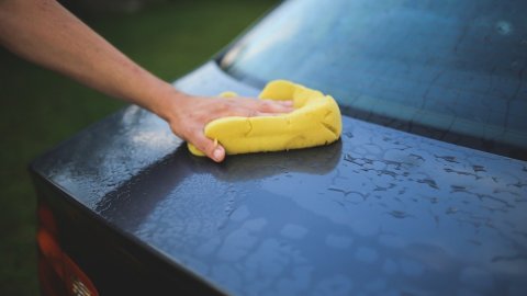 Limpiando el auto
