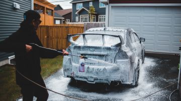 Lavado de auto con espuma cannon