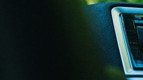 Estéreos de pantalla