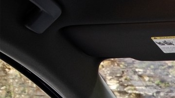 El interior del Volkswagen ID.4 2021 es sobrio y destaca por la pantalla táctil central de 10 pulgadas (de 12 pulgadas en los modelos S).