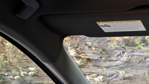 El interior del Volkswagen ID.4 2021 es sobrio y destaca por la pantalla táctil central de 10 pulgadas (de 12 pulgadas en los modelos S).