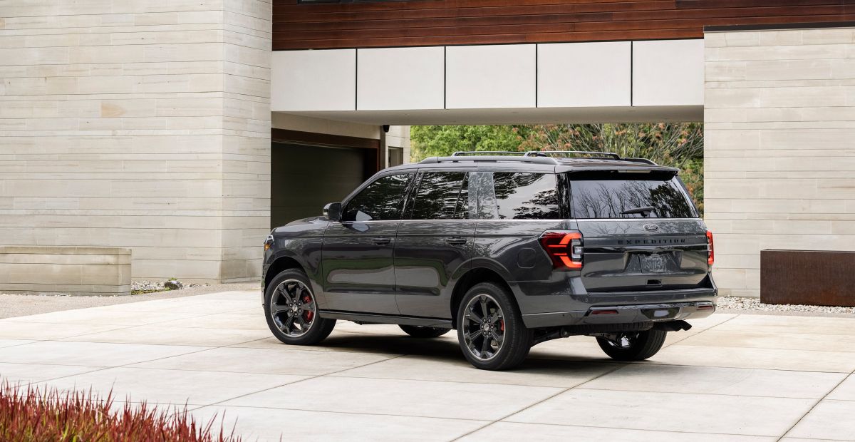 Ford Expedition Stealth Edition Performance 2022