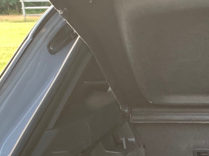 El maletero es espacio y tiene un compartimento bajo el fondo al que se accede fácilmente.