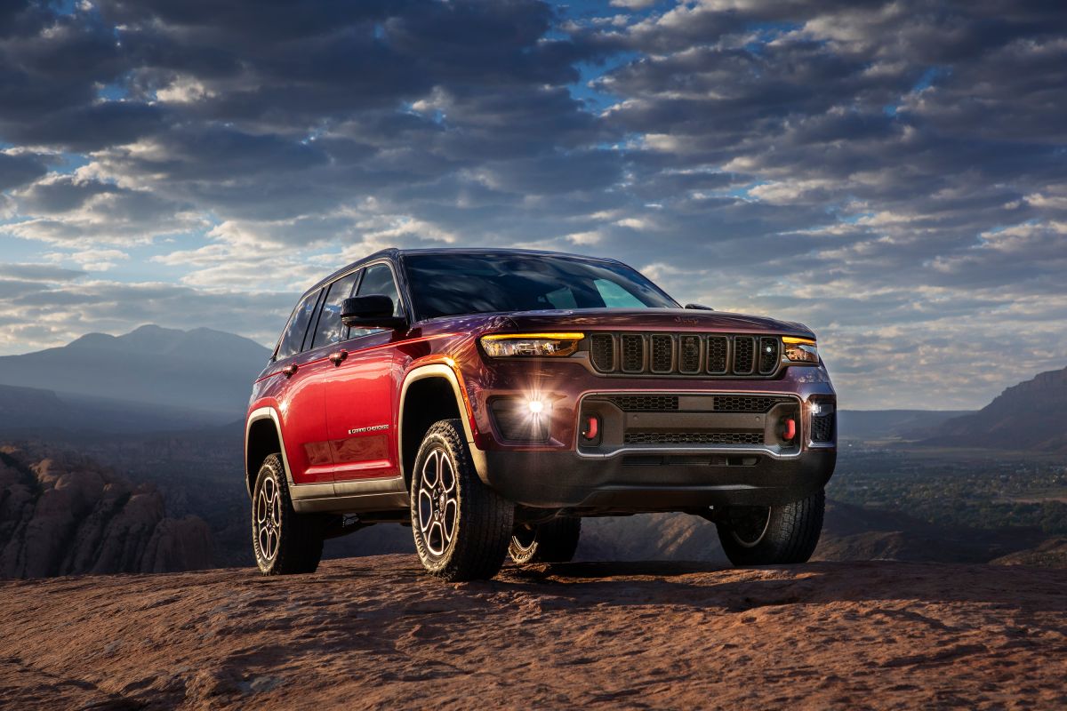 The 2022 Jeep Grand Cherokee Trailhawk is the Cherokee with the most off-road capability.  / Photo: Courtesy of Stellantis. 