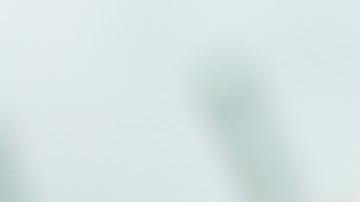 Mujer conduciendo un auto