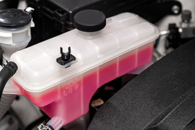 se puede usar agua en vez de anticongelante