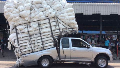Camioneta sobrecargada