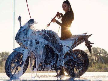 cortar Post impresionismo Catastrófico Paso a paso, cómo lavar tu motocicleta de manera sencilla y eficaz -  Siempre Auto