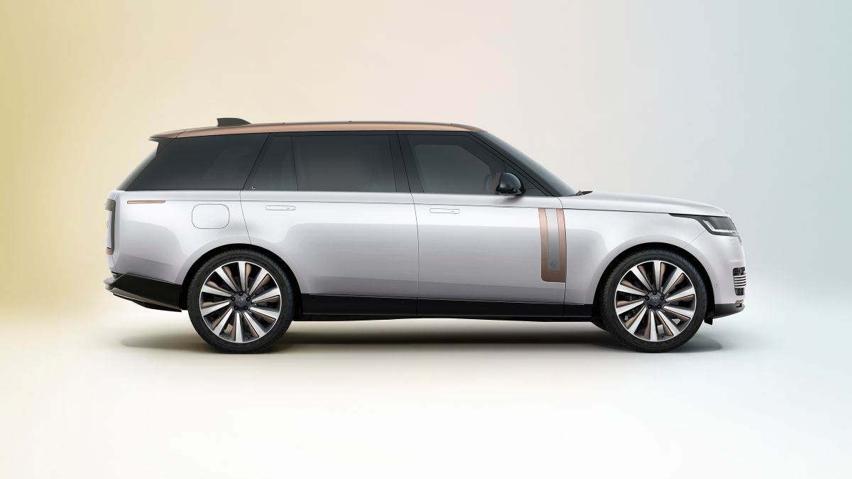 El nuevo Range Rover de "cuerpo largo", con más distancia aún entre ejes. En la versión SV. / Foto: Jaguar Land Rover