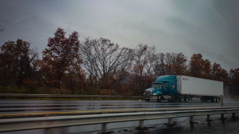 Trailer en la carretera