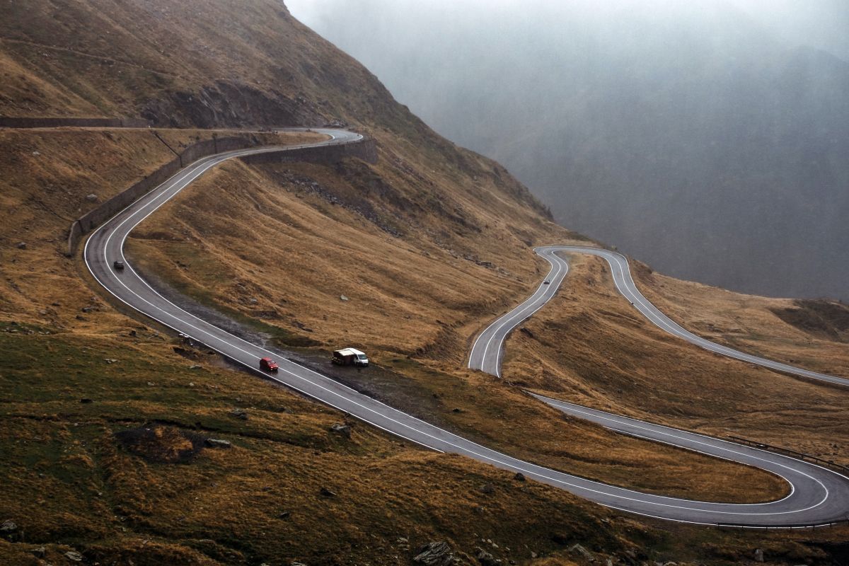 Estas carreteras se deben de cruzar con mucha precaución. 