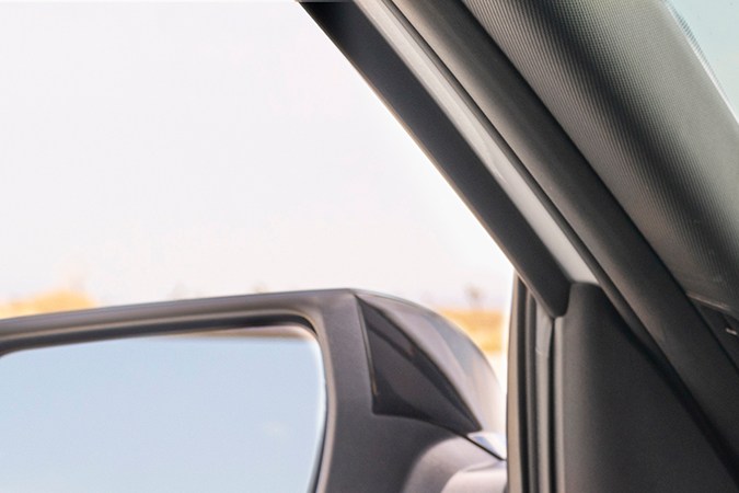 El modelo automático también trae palanca de cambios.