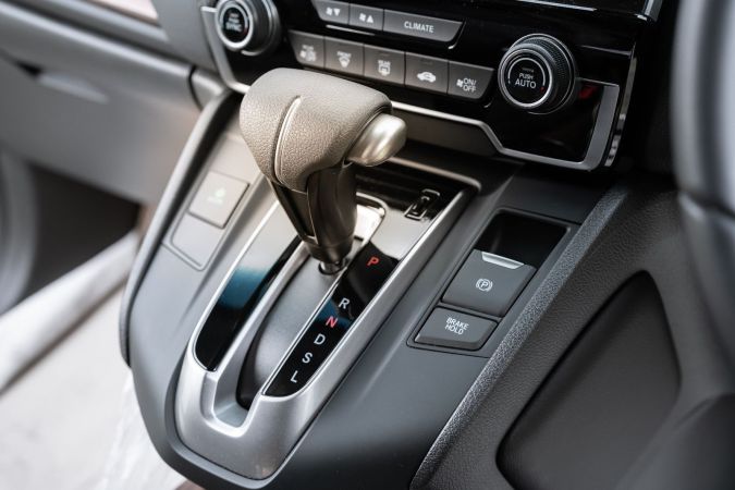 qué significa la l en un carro automático