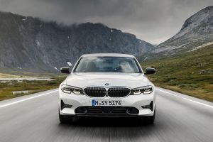 BMW elimina la funcionalidad de pantalla táctil de algunos autos nuevos debido a la escasez de chips