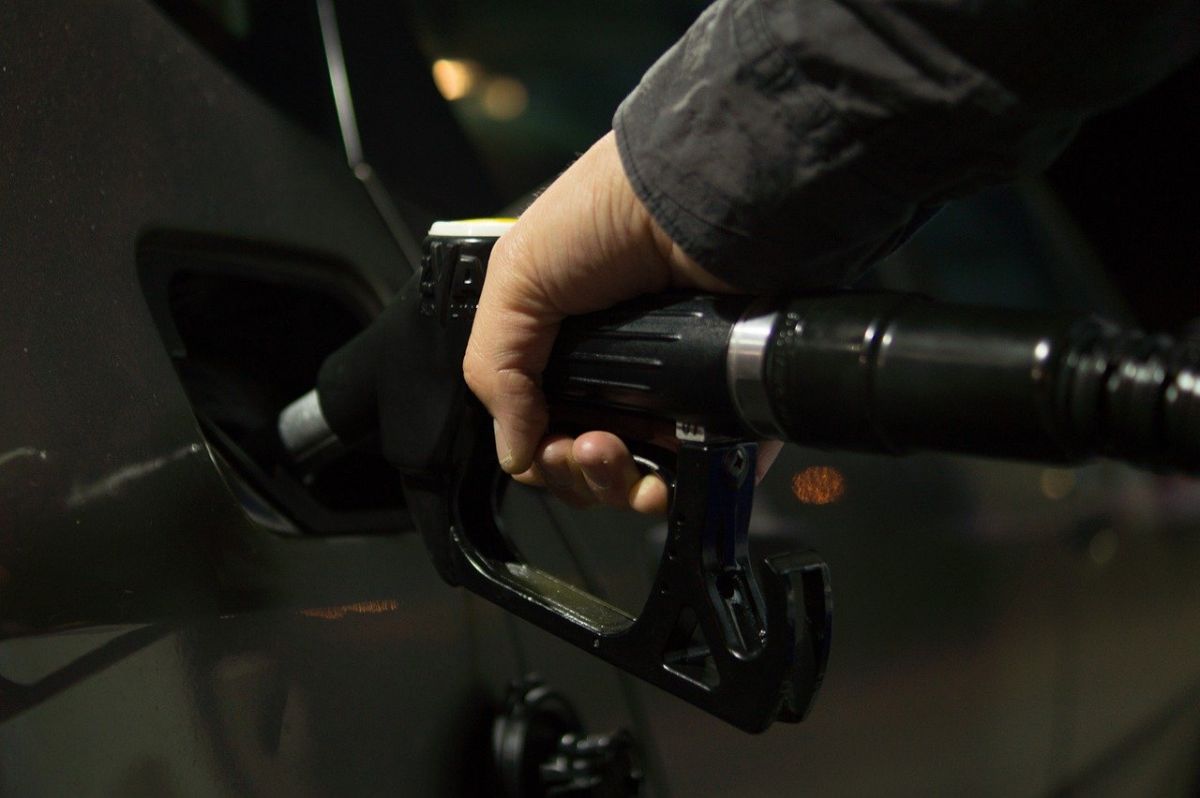 Las bajas temperaturas del invierno pueden congelar la gasolina del auto.