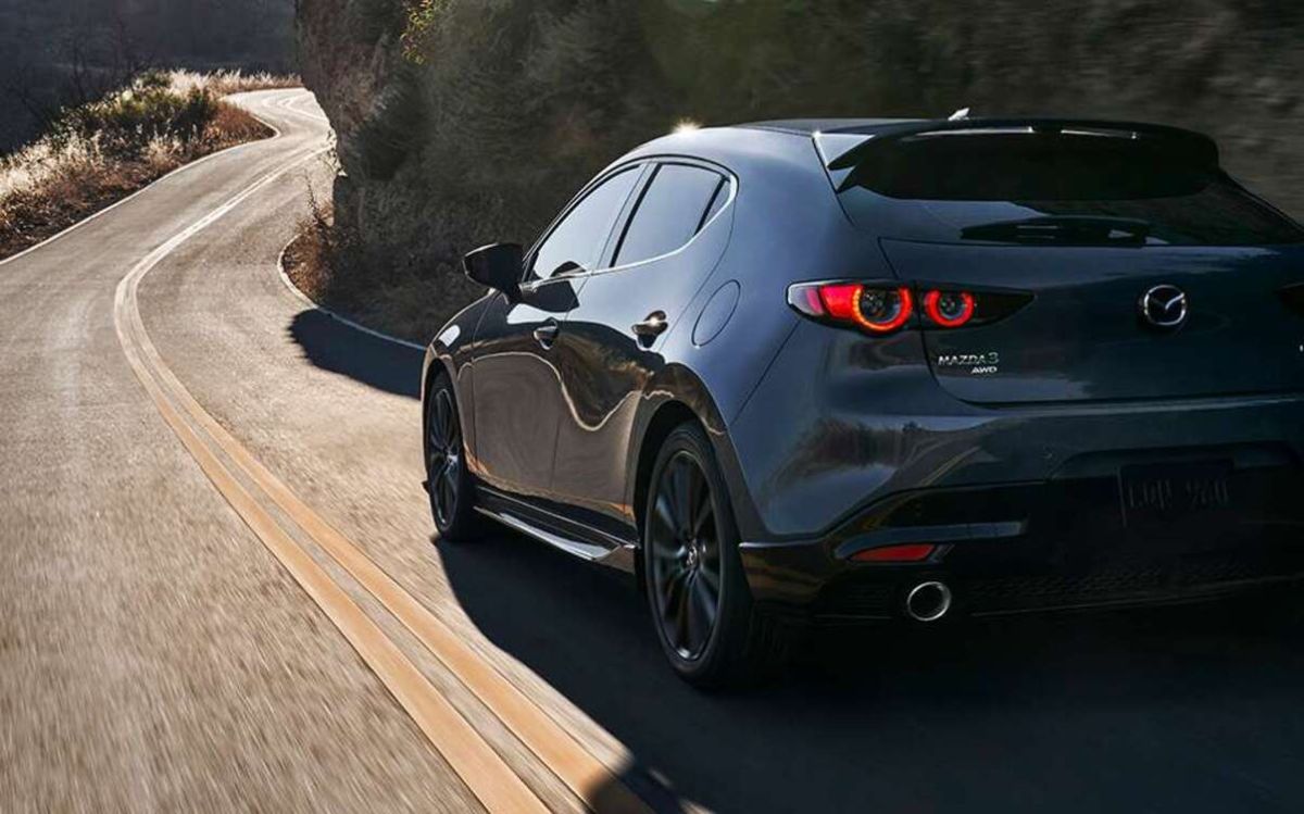 El nuevo modelo Mazda3 2.5 S Carbon Edition, incluye audio premium Bose y otras características.