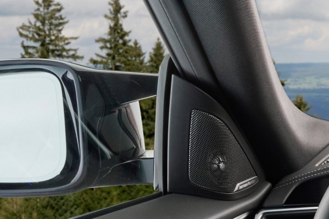 El habitáculo del conductor es muy cómodo y con todo al alcance de la mano, pero también tiene reconocimiento de voz y de gestos.