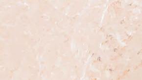 Foto del logo de Honda sobre fondo naranja